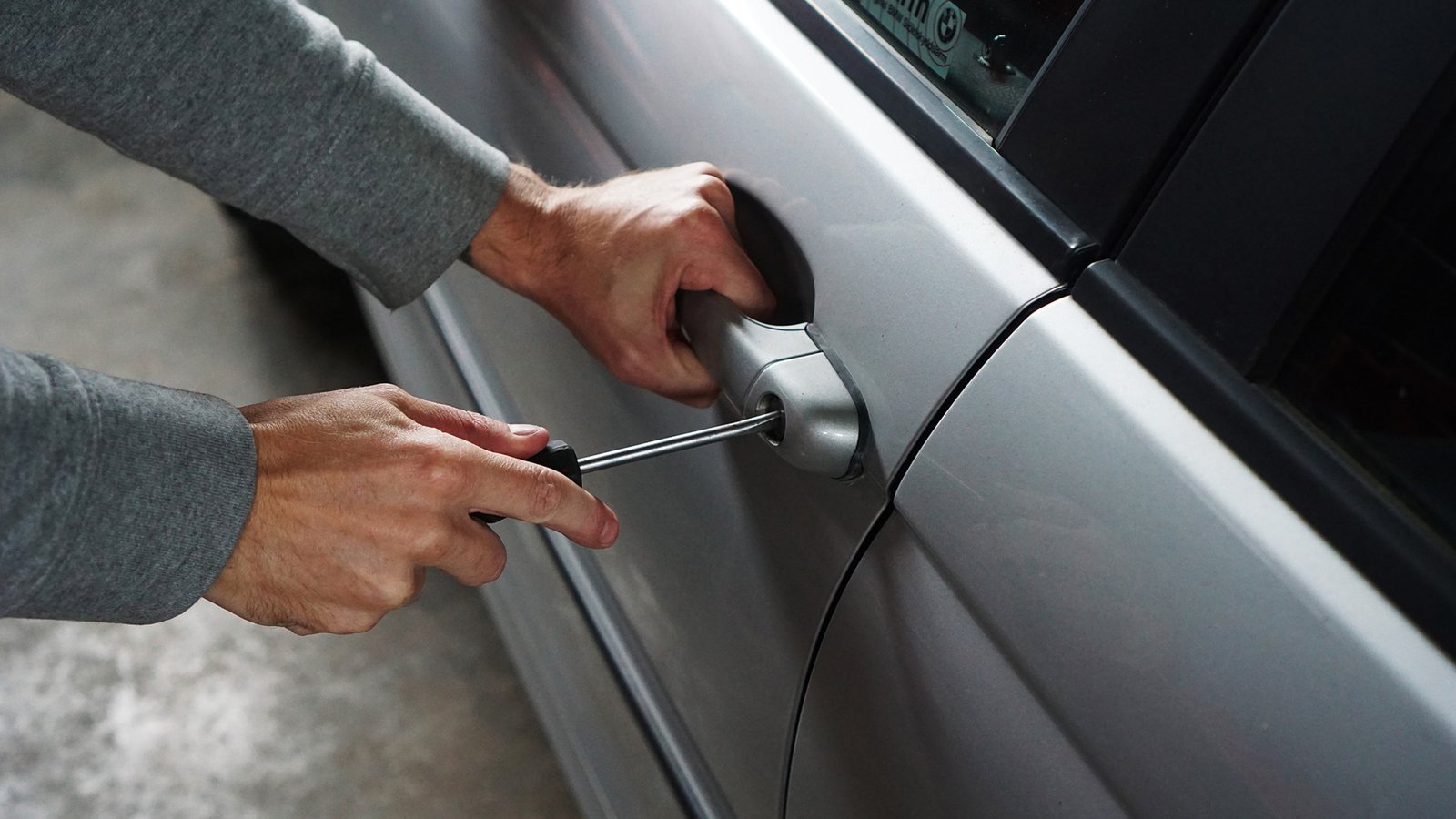 Professional Vehicle Lockout Help MN | Car & Emergency Towing